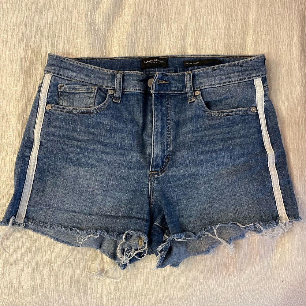 Banana Republic Mid-Rise 3" Jean Shorts